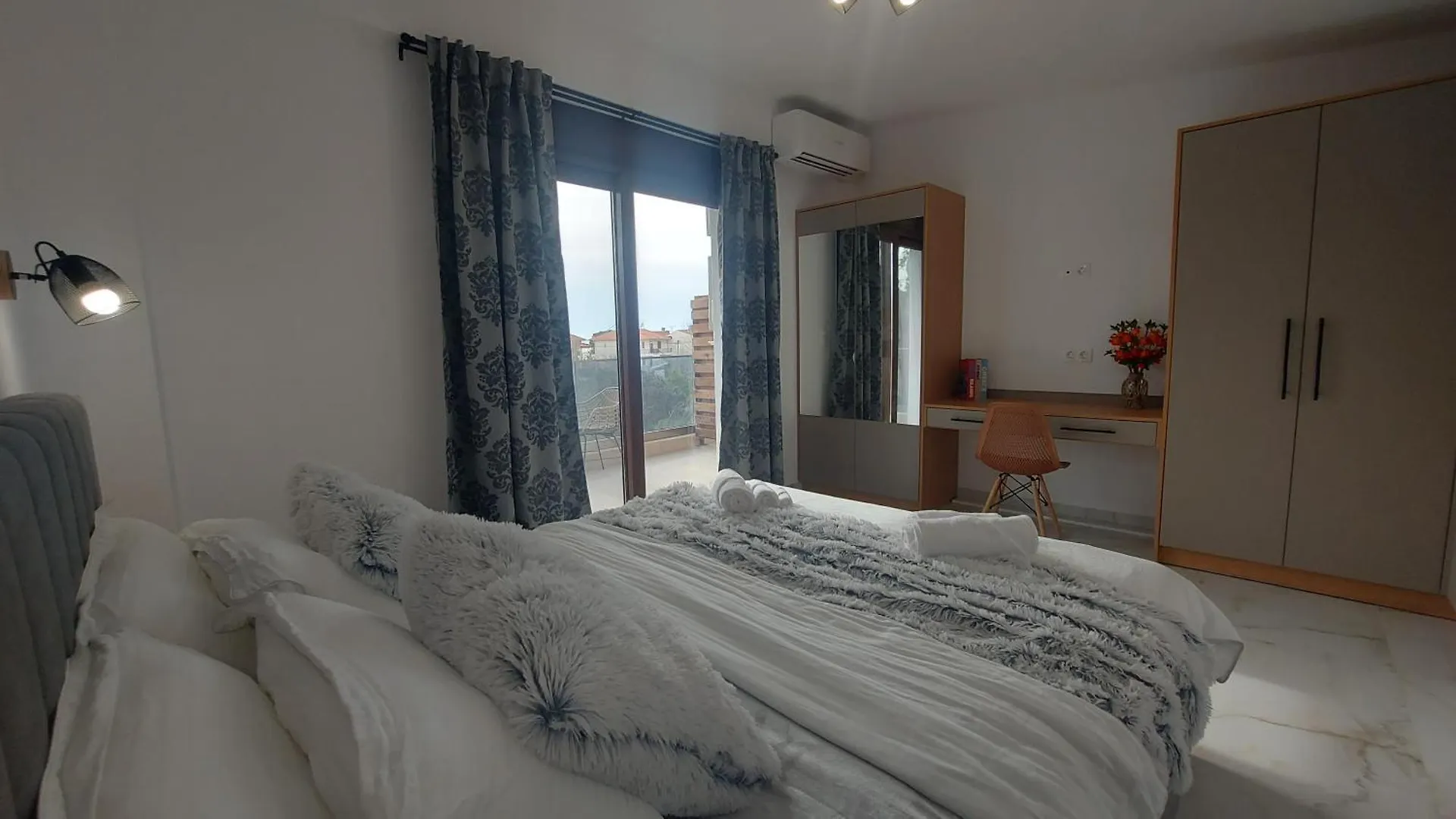 Lora Home, 250M From The Beach 尼基季 度假居